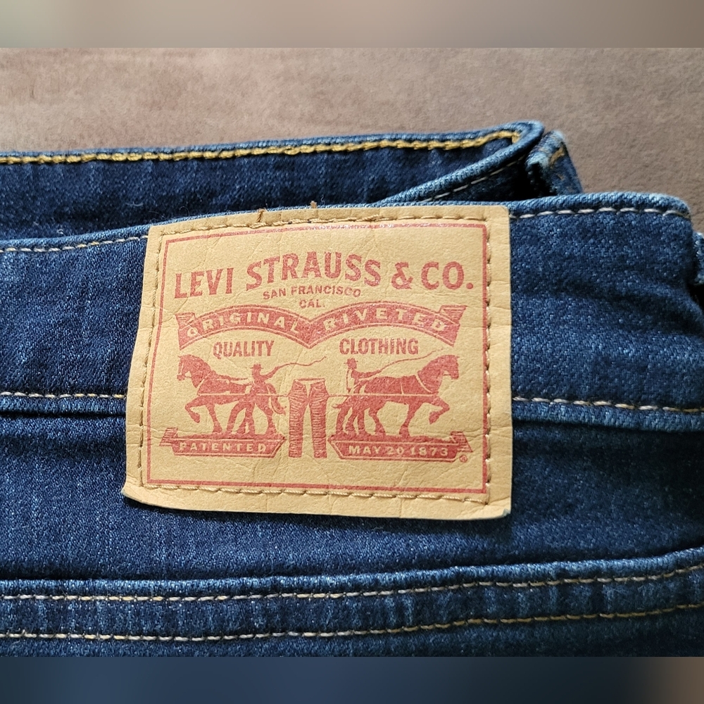 Levi's Blue Denim Jeans with Iconic Stitching